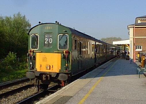 [PHOTO: front-3-quarter view of DEMU on perfect day: 42kB]