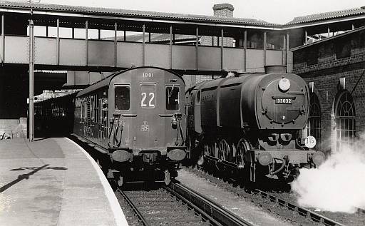 [PHOTO: Steam and Diesel trains in station: 36kB