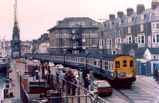 [PHOTO: Train travelling along quayside roads: 38kB]