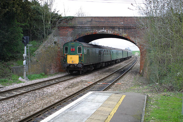 [PHOTO: train receding beneath brick-arch bridge: 93kB]