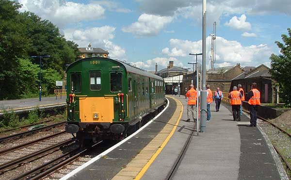 [PHOTO: train and staff at platform: 44kB]