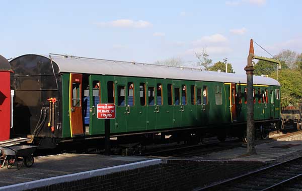 [PHOTO: carriage in station yard: 31kB]