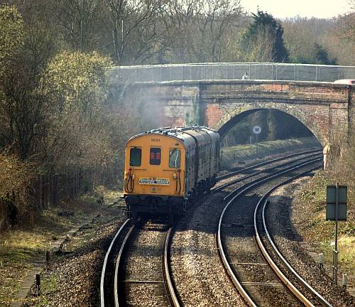 [PHOTO: Train and bridge: 61kB]