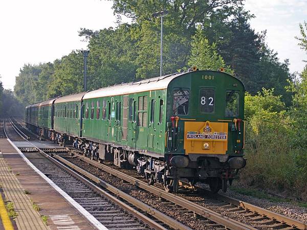 [PHOTO: Train approaching station: 70kB]