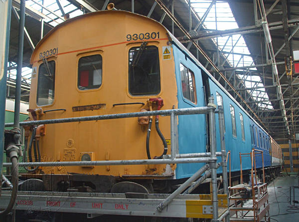 [PHOTO: Train being repainted in depot: 66kB]