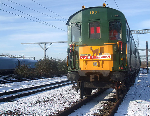 [PHOTO: Train in snowy yard: 110kB]