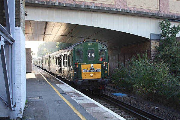 [PHOTO: Train entering station beneath bridge: 57kB]