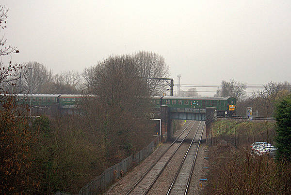 [PHOTO: Train on bridge: 49kB]