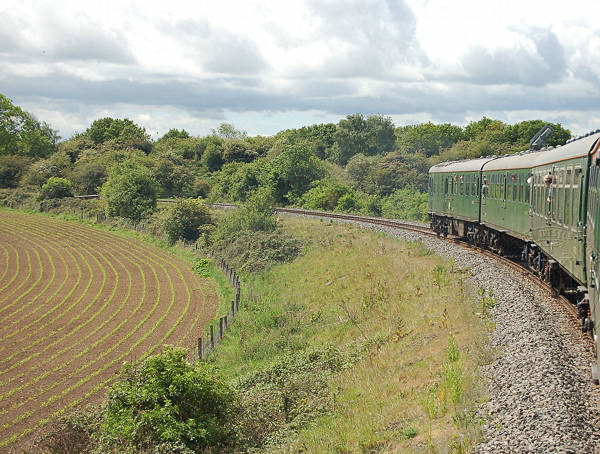 [PHOTO: Train on curve among fields: 77kB]