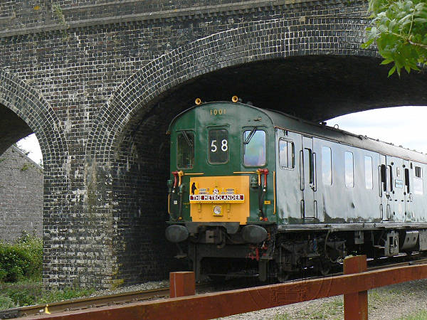 [PHOTO: Train under bridge: 79kB]