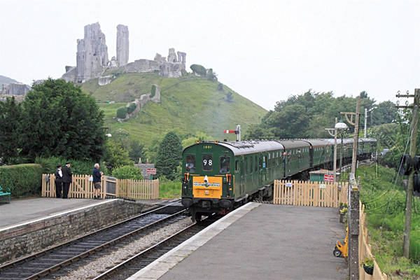 [PHOTO: Train and castle: 50kB]