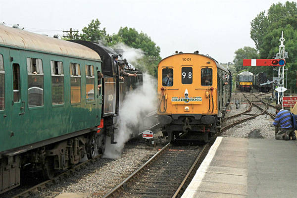 [PHOTO: Steam and diesel trains at station: 53kB]