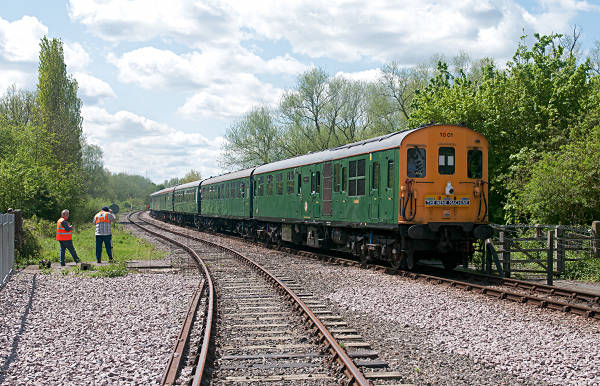 [PHOTO: Train in countryside: 79kB]