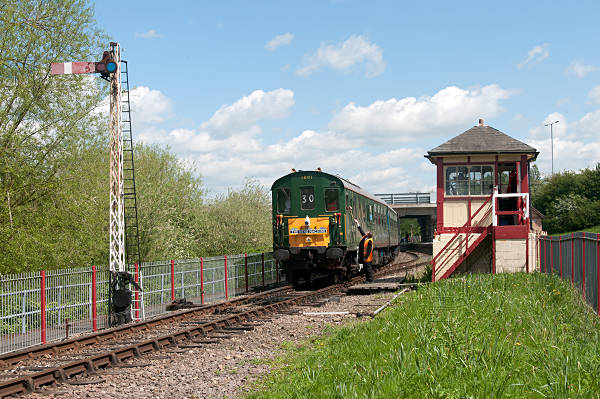 [PHOTO: Train and signalbox: 71kB]