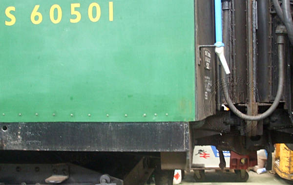 [PHOTO: Detail of train and coupling: 32kB]