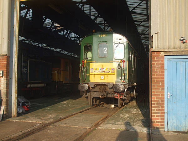 [PHOTO: Train in trainshed: 53kB]
