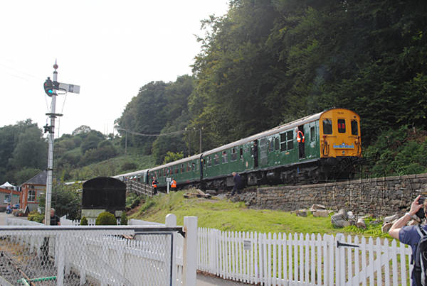 [PHOTO: Train at preserved station: 51kB]