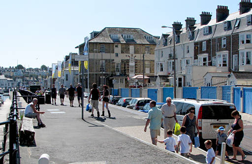 [PHOTO: Quayside view in Weymouth: 46kB]