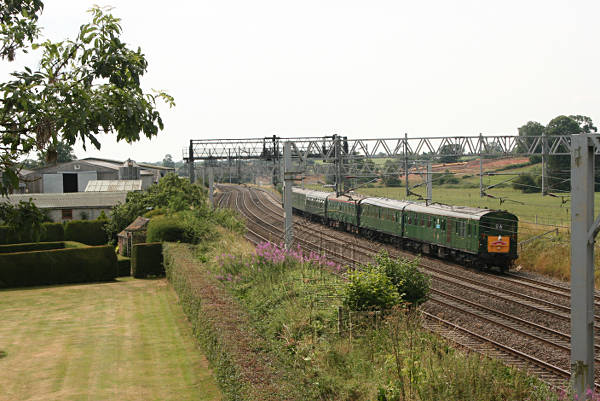 [PHOTO: Train passing in countryside: 55kB]