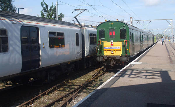 [PHOTO: Trains at station: 44kB]